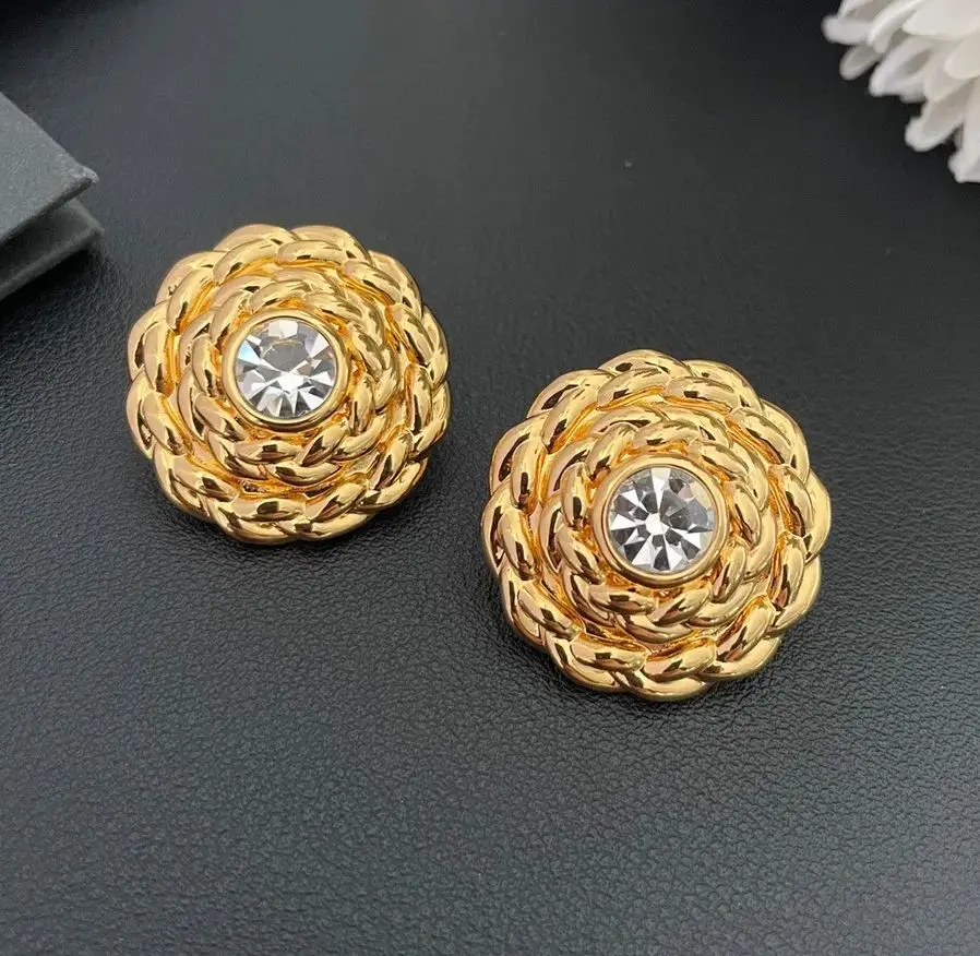 

Earrings Light Luxury Personality Fashion Vintage Ear Clips For Clothes Things Women Accessories Para Mujer Broches Ropa Mujer