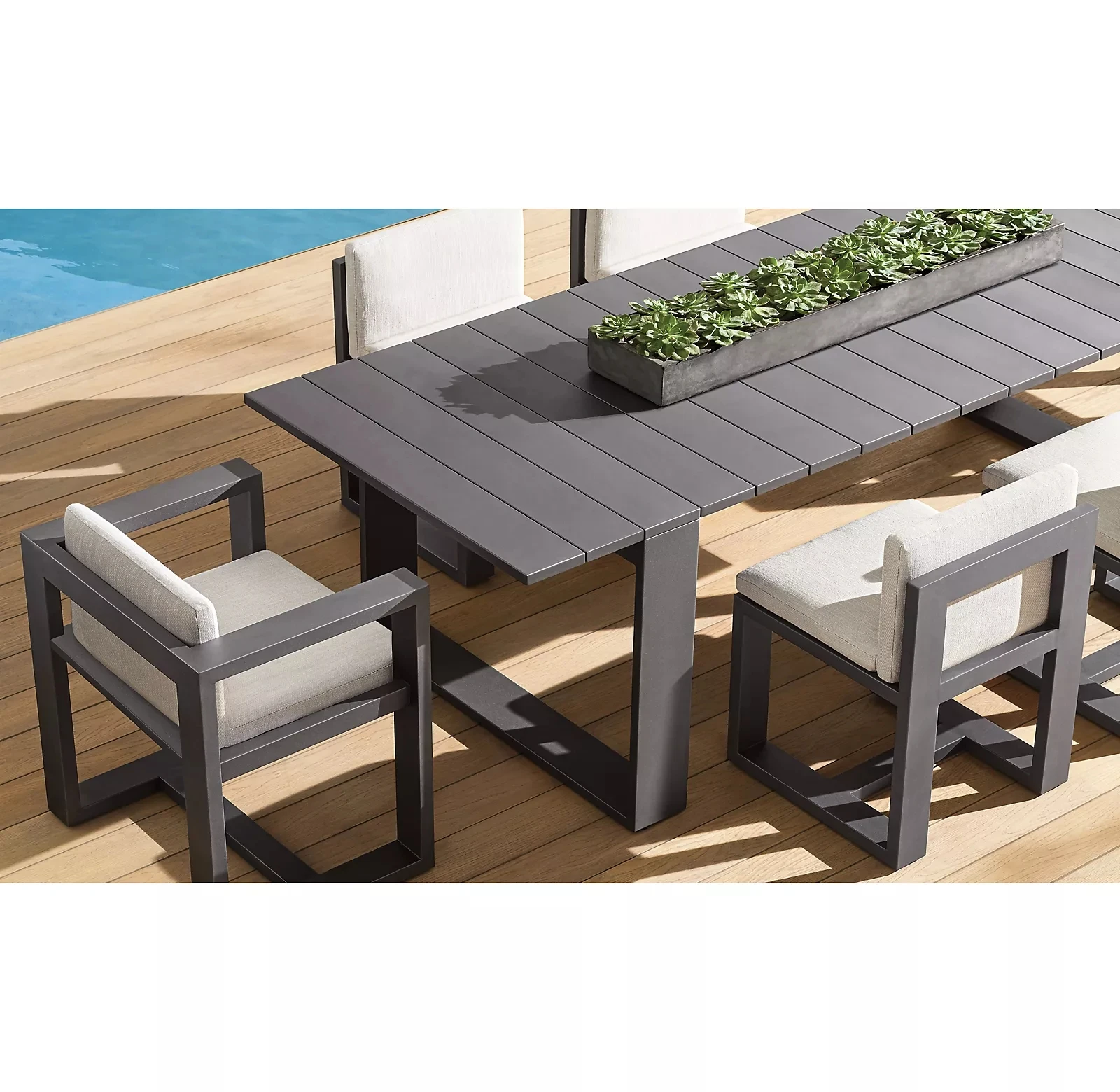 

Home Courtyard Patio Metal Garden Table And Chairs Customized Luxury Aluminium Outdoor Dining Set