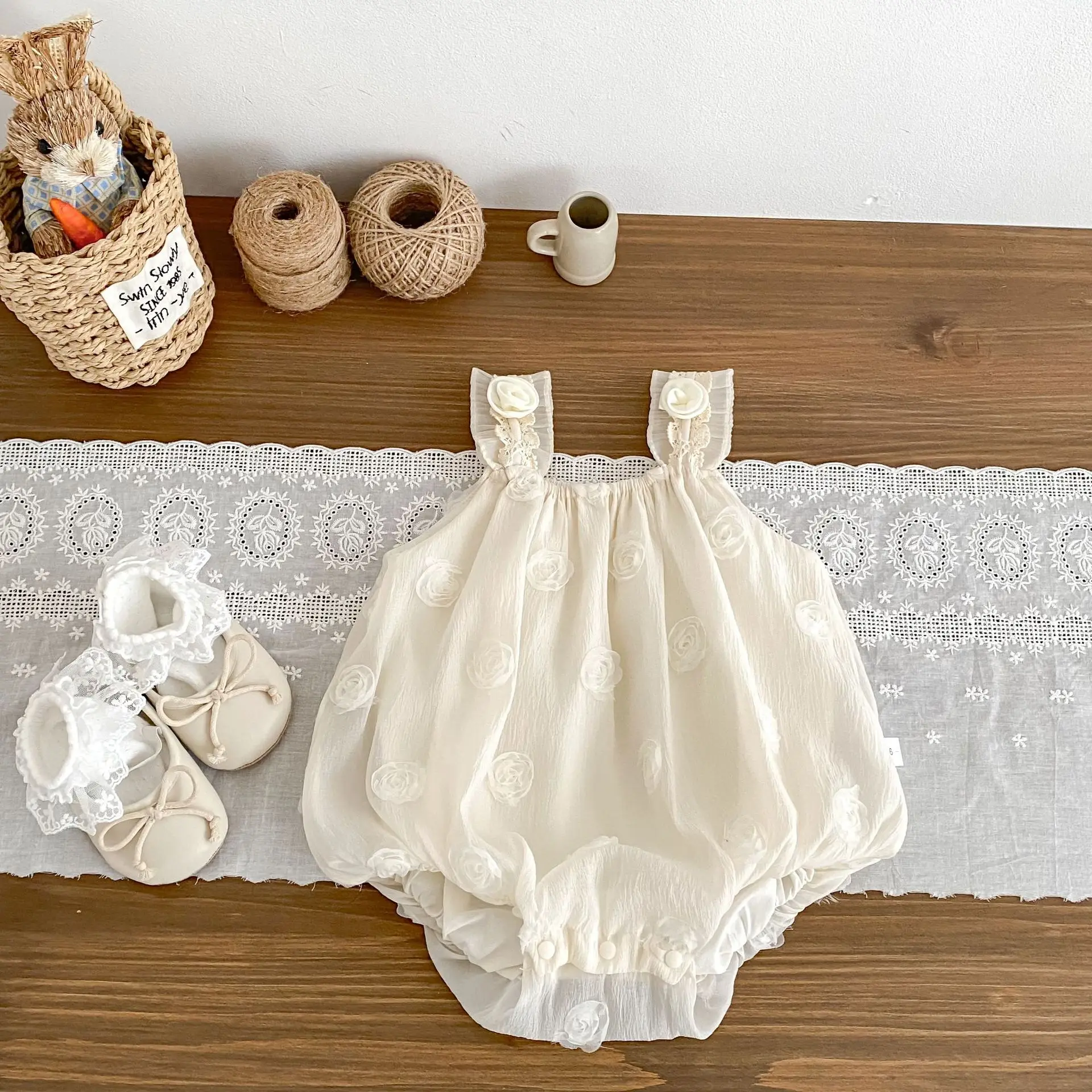 2025 New Baby Summer Jumpsuit with High-end Rose Suspender Bag and Fart Clothes for Baby Girls, A Hundred Day Climbing Suit