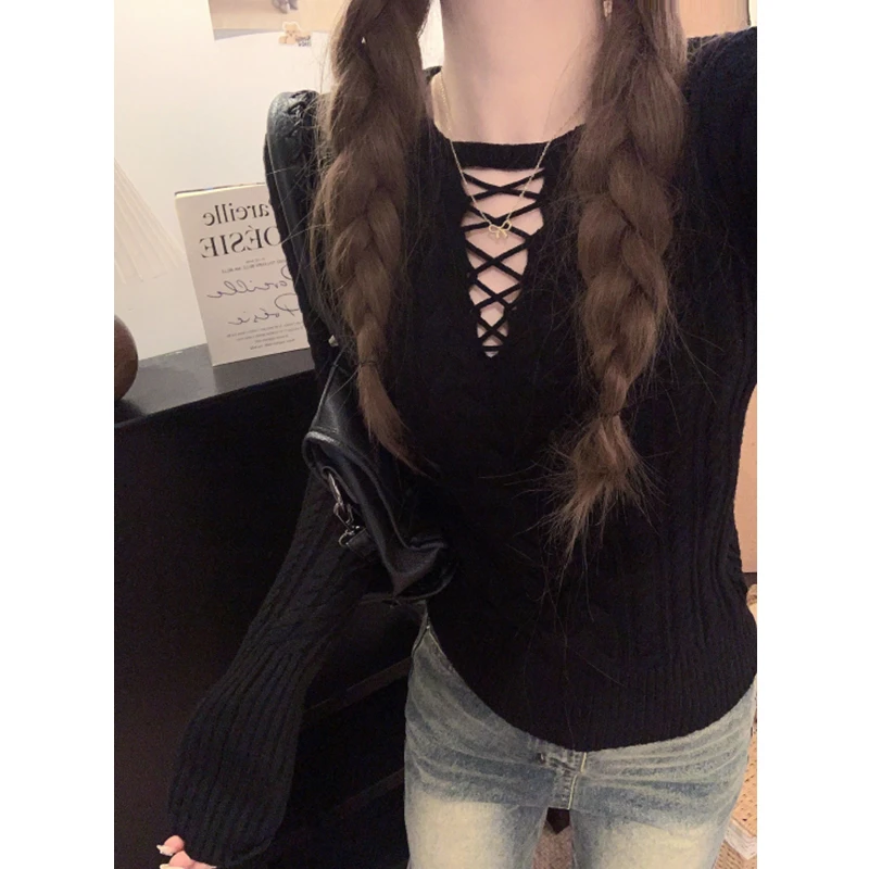Autumn and Winter New Women's Crew Neck Long-sleeved Sweater Fashion Straps Solid Color Slim-fit Knitwear Casual Top