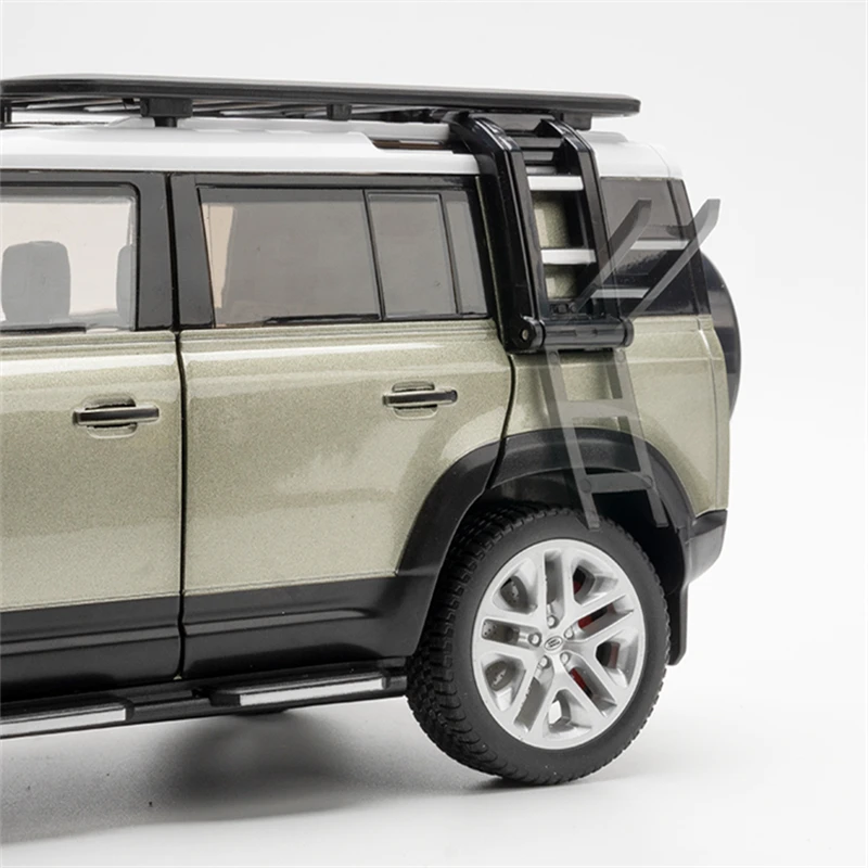 1/18 Scale Land Rover Defender 110 Model Toy Car Diecast