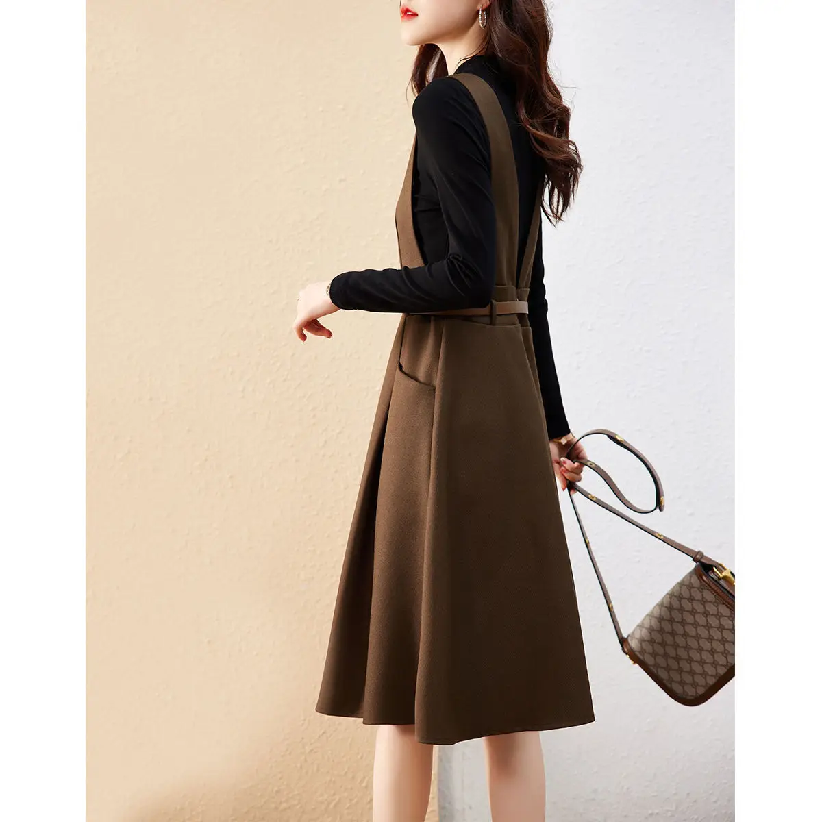 Fashion Set 2024 Spring and Autumn Season Minimalist Elegance Age Reducing Backband Skirt Black Bottom Two Piece Set