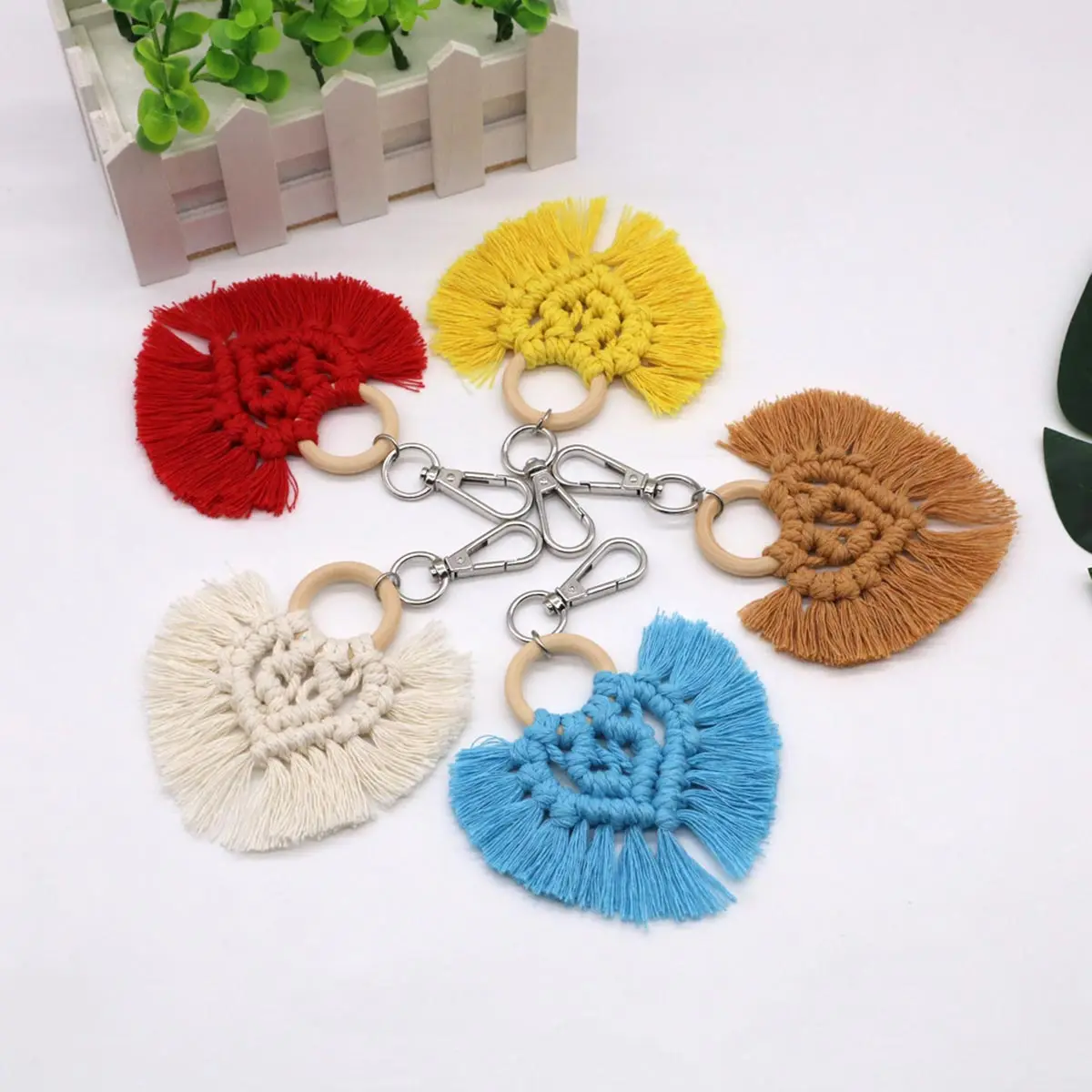 

Handmade Cotton Braided Heart Key Chain Wood Ring Handbag Backpack Tassel Charm Pendant 14x9cm Friends Festival Decoration Gift