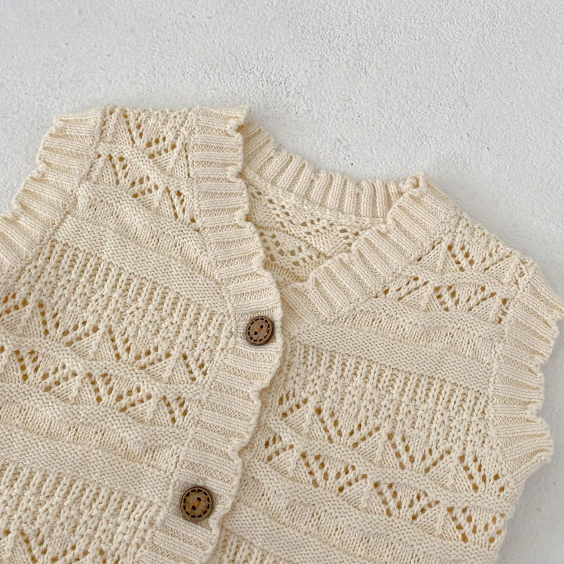 Autumn new 0-3 year old baby clothing for boys and girls, hundred tower hook flower V-neck knitted cardigan sweater vest jacket