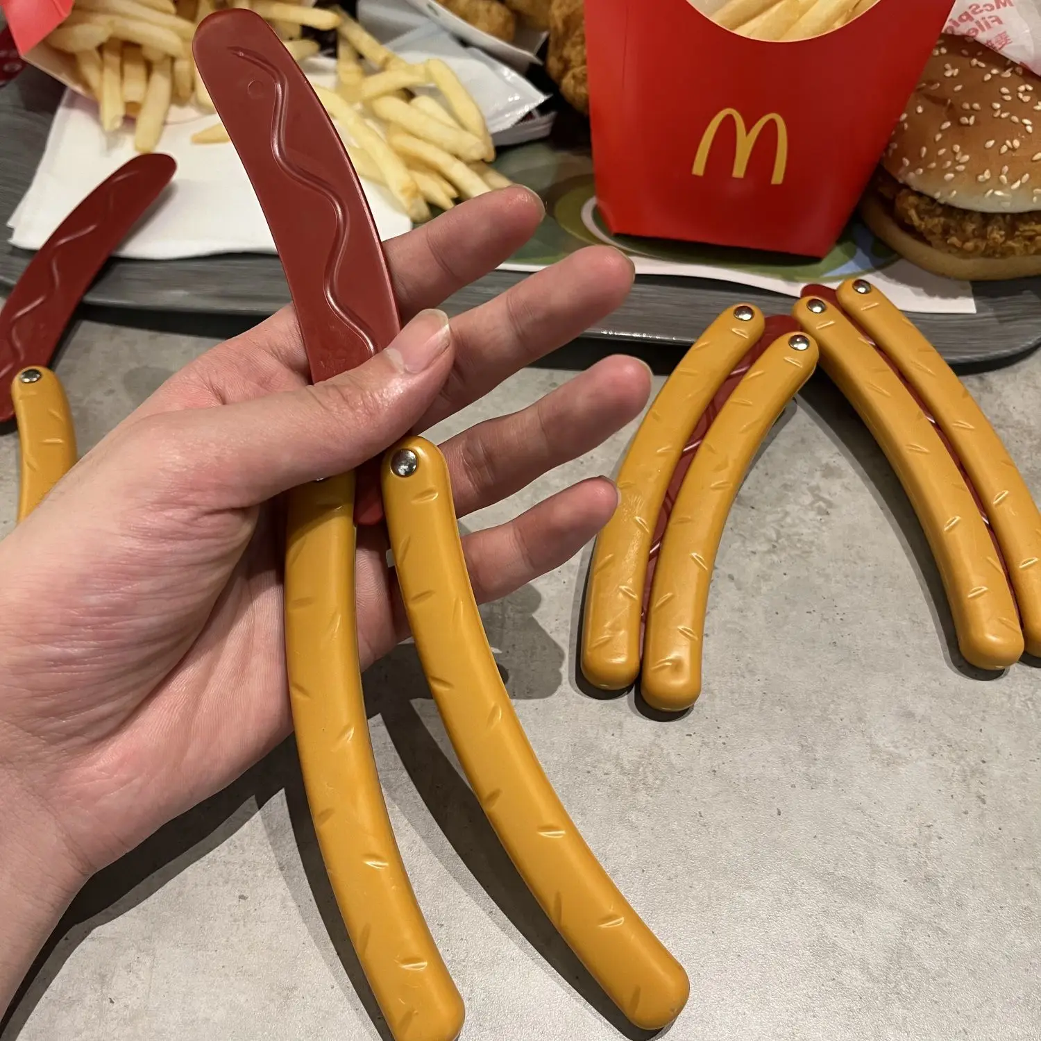 Hot Dog Butterfly Knife Decompression Toy Hot Dog Maimen Toy Swing Knife Training Butterfly Knife Sostituzione Piatta