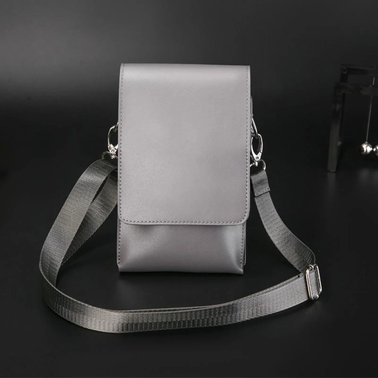 Barber Scissors Shear Holder, Fashion PU Leather Hairdressing Tools Pouch Bag with Adjustable 4 Detachable Scissor Holders