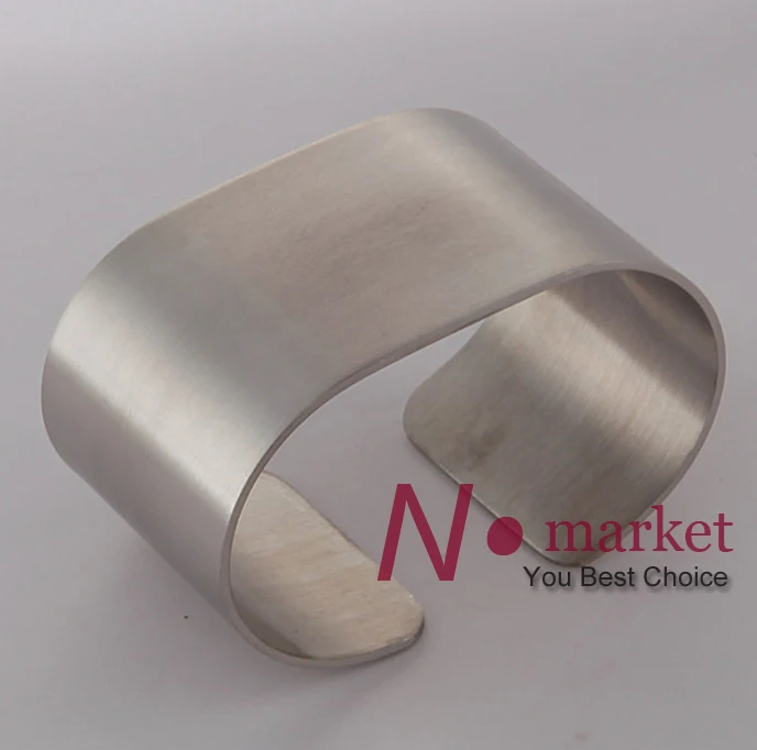 

2024 Factory Sale Stainless Steel Open Style Silver Napkin Ring Wedding Napkin Holder Decoration Home