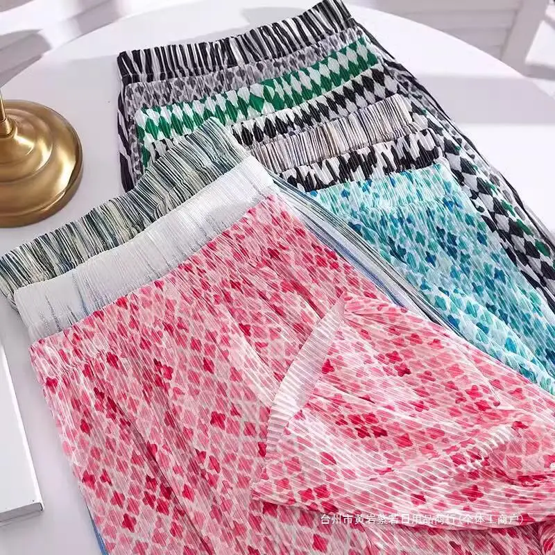 Рисунок 2 - Широкие брюки для женщин на весну и лето