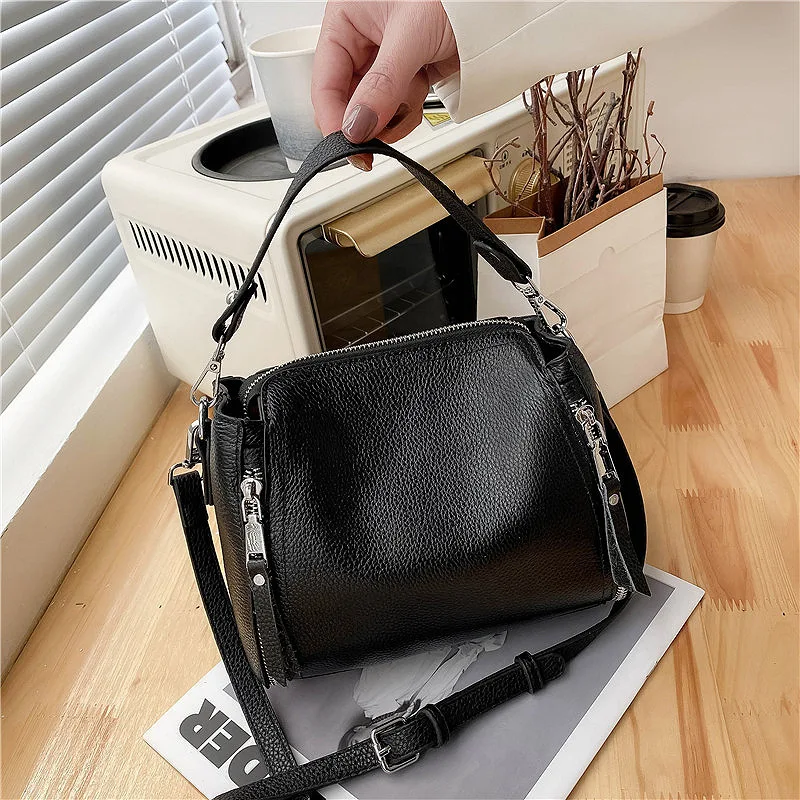 

New Korean Genuine Leather Shoulder Bag With Large Capacity Bucket Bag For Fashion, Casual And Versatile Handheld Crossbody Bag