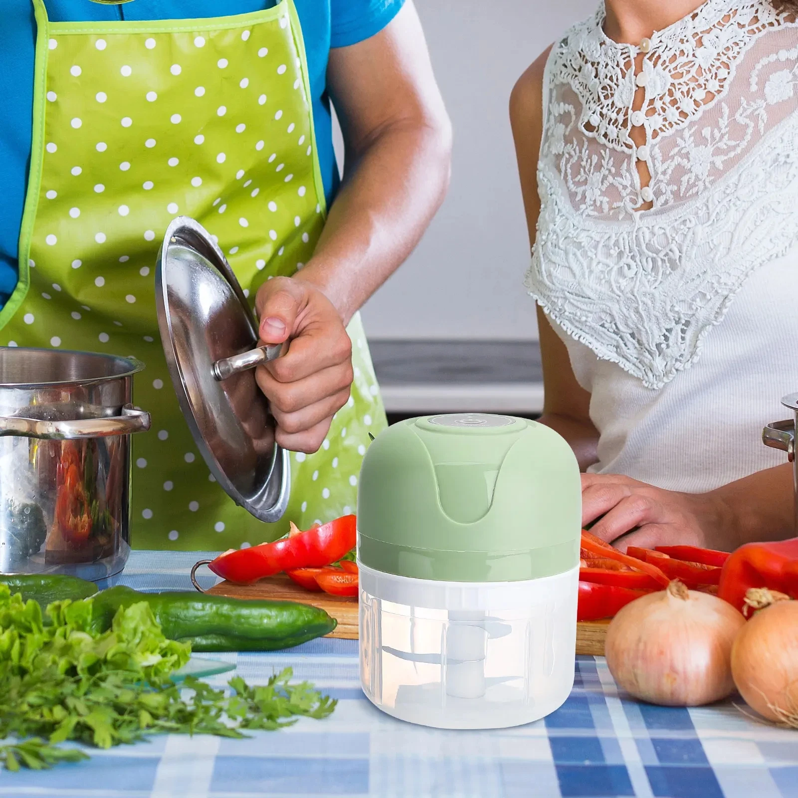Wireless Electric Garlic Masher  Food Chopper - 250ml Mincer with 6 Blades for Vegetables Meat and Chili