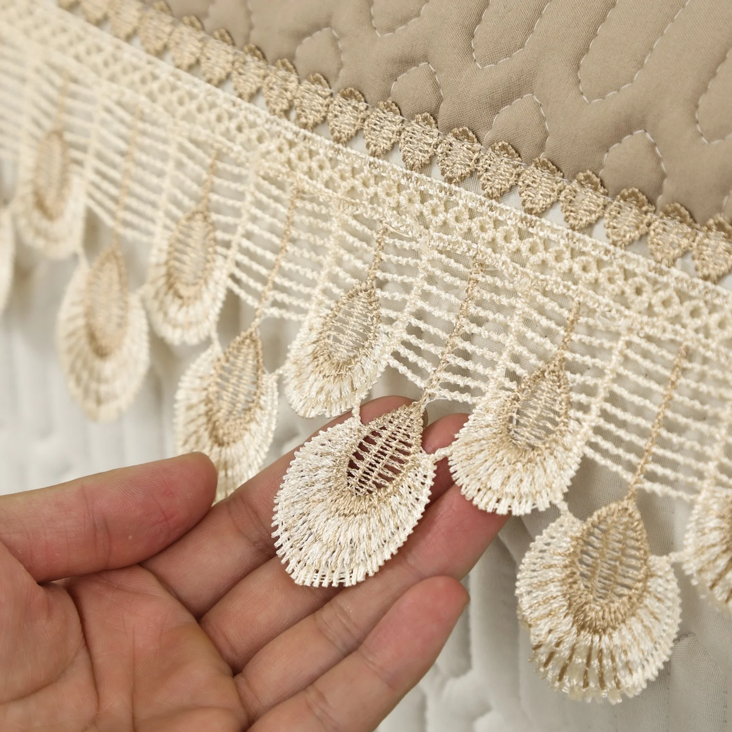 1pc Luxurious Feather Embroidery Quilted Sofa Cover Protects and Enhances Couch Elegant Home Decor Sofa towel sofa cover sofa towel furniture cover