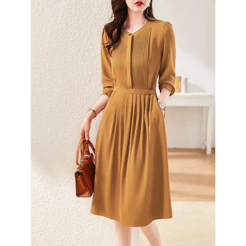 

2023 New Spring and Autumn Fashion Advanced Sense Commuting Simple Round Neck Pleated Slim Fit Long Sleeve Elegant Dress