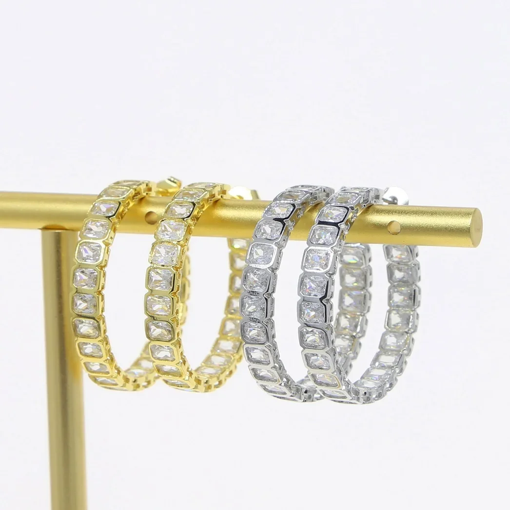 

A Pair of 35mm Gold Platinum Color CZ Huggie Hoop Earrings for Women for Party Festival Boucle Doreille