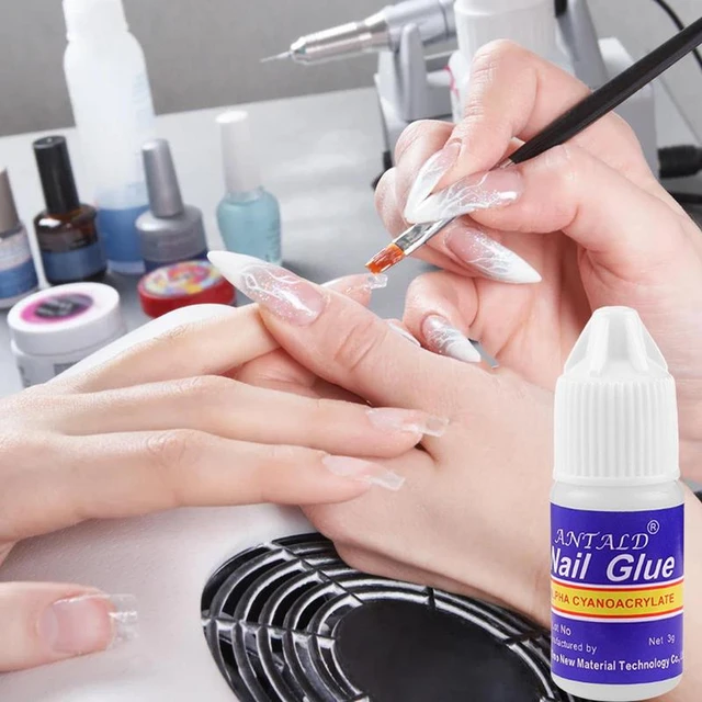 The 14 Best Nail Glues, According to Experts