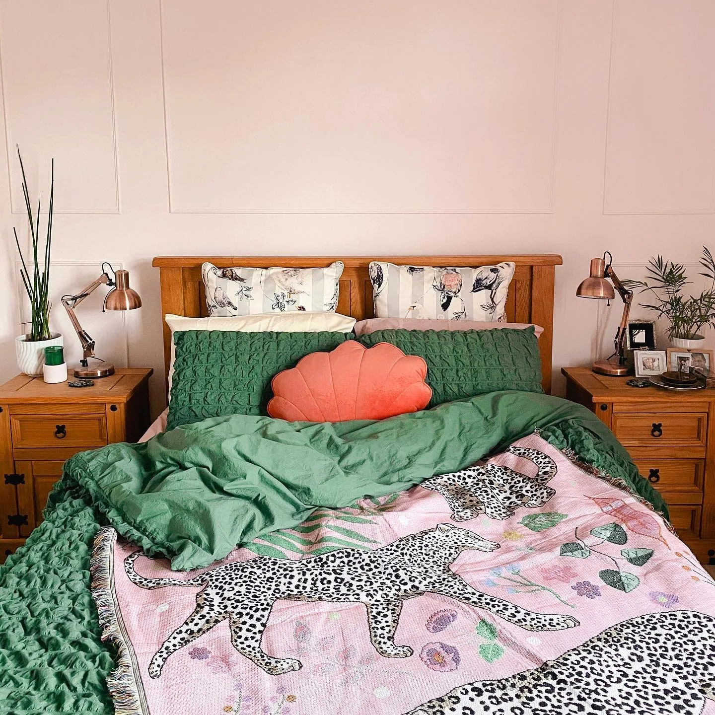 Description Picture 3 of itemBeach Pink Blankets for Sofa Jacquard Leopard Blanket Knitted Throw Sofa Blanket Bedspread Sofa Cover Tapestry for Home Decor
