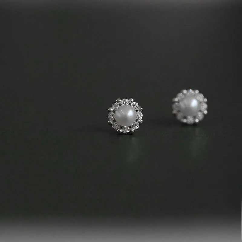 Upscale 14k Gold Luxury Zircon Pearl Twist Stud Earrings