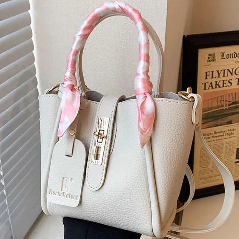 Advanced Texture Female 2024 New Shoulder Simple and Popular Large Capacity Hand Carrying Simple Tote Bag