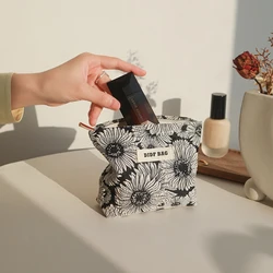 Elegant White Daisy Embroidered Women's Makeup and Accessory Bag (Small bag  5)