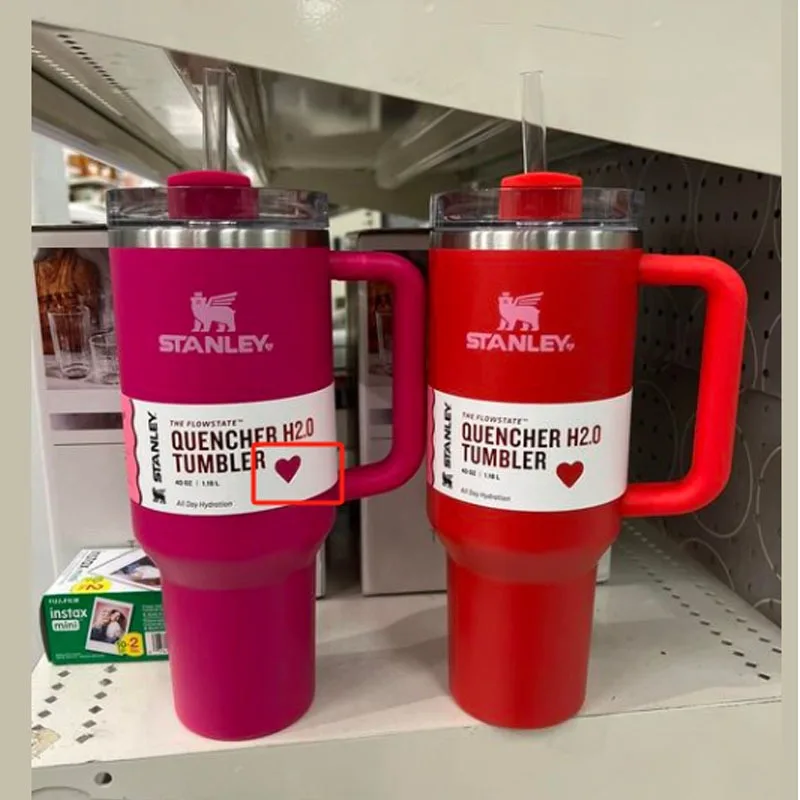 

Stanley Valentine's Day limited 40oz stainless steel thermos cup, so that your love like hot water lasting heat preservation