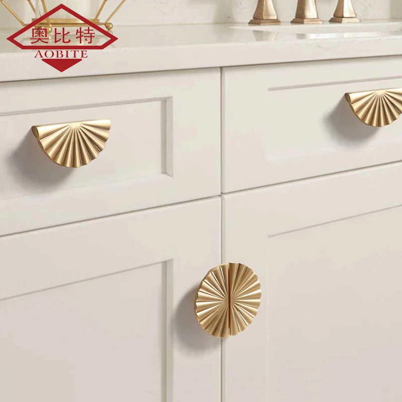 Gold Cabinet Handles Armário de Cozinha e Armazenamento Handle Wardrobe Armário Home Door Cloconjunto Gaveta Hardware Móveis Puxadores Guarda Roupa Cozinha Armazenamento Armário de Cozinha Penteadeira Manopla Gabinete Pcs