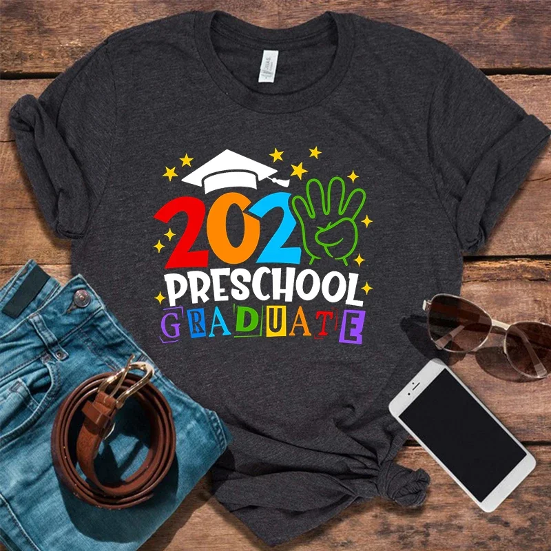 

2024 Preschool Graduation Shirt Graduate Funny T-Shirt Boys Girls Outfit Tee Graduation Outfit Vintage Tops Harajuku m