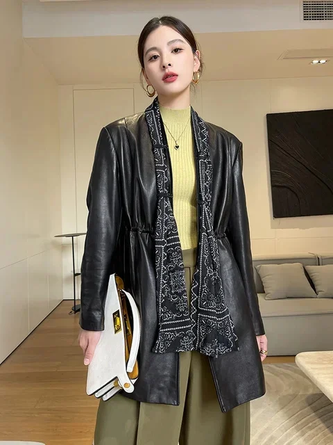 Chaqueta de piel auténtica con cordones para mujer, abrigo de piel de oveja de longitud media con diseño de patchwork y estampado de tendencia primavera-otoño 2024
