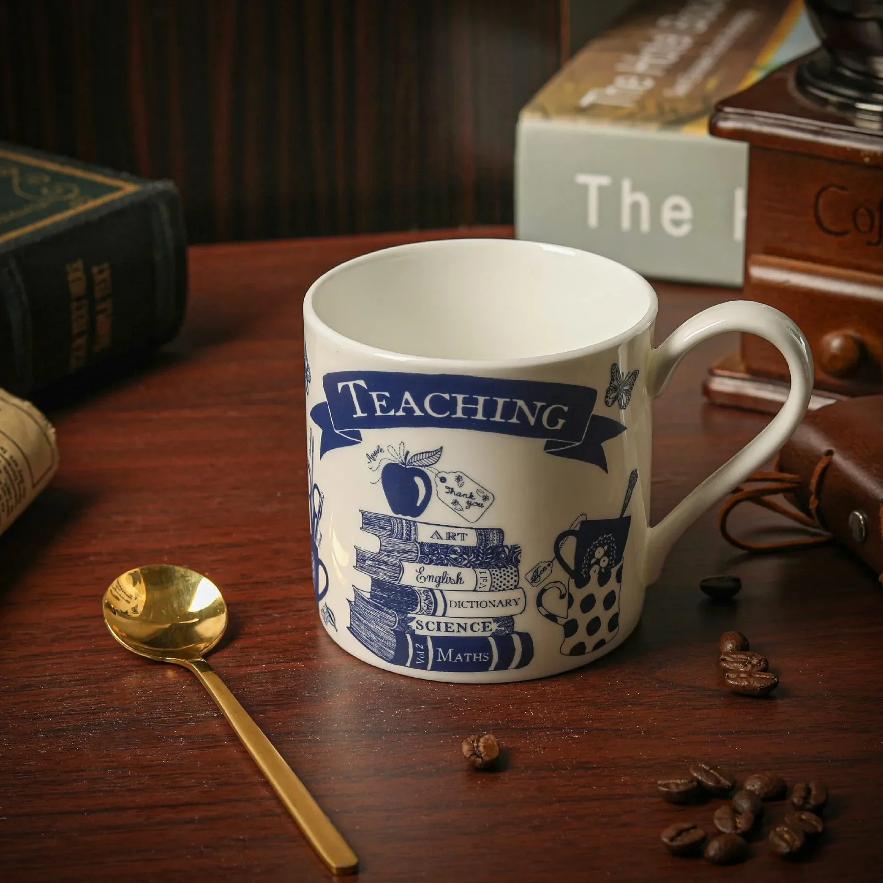 

British Hand-Painted Illustration Pastoral Style Bone China Mug Office Coffee Cup Tea Cup Cups and Mugs Ceramic Mug tazas