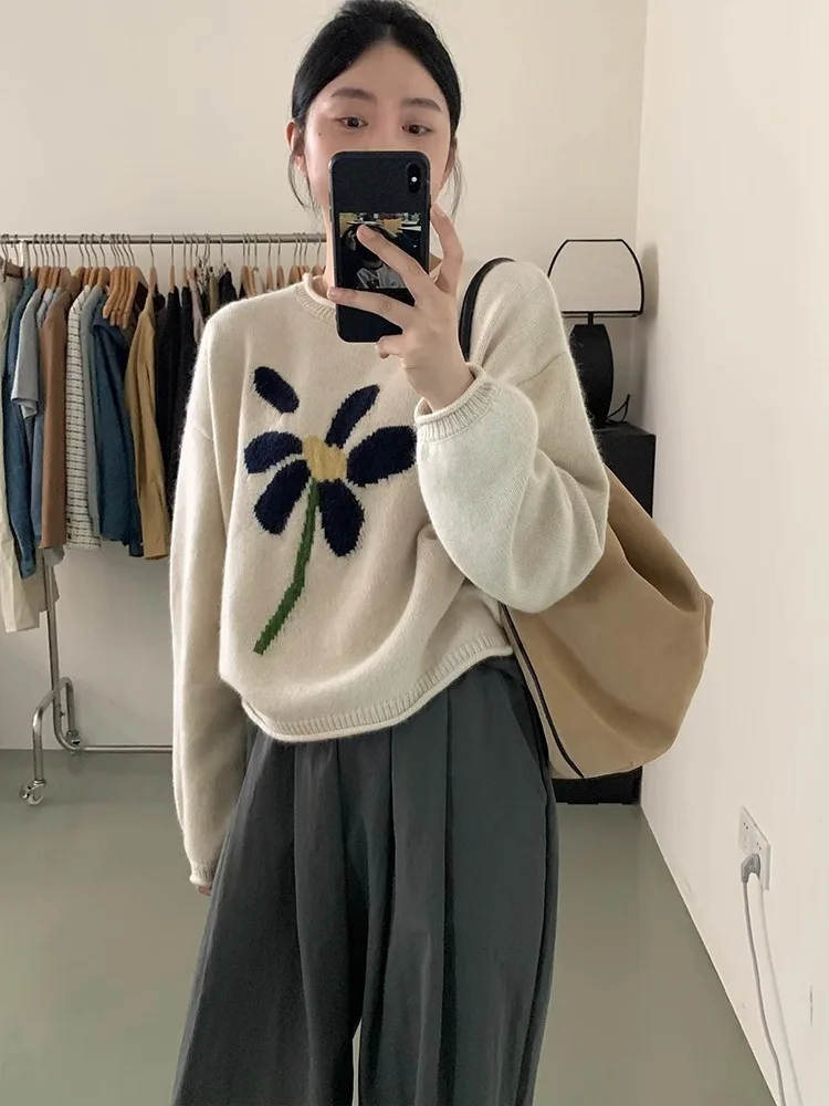

Women Floral Knitted Sweater Elegant Vintage Long Sleeve Pullover Lady Loose Floral Silhouette Sweater Korean White Jumpers