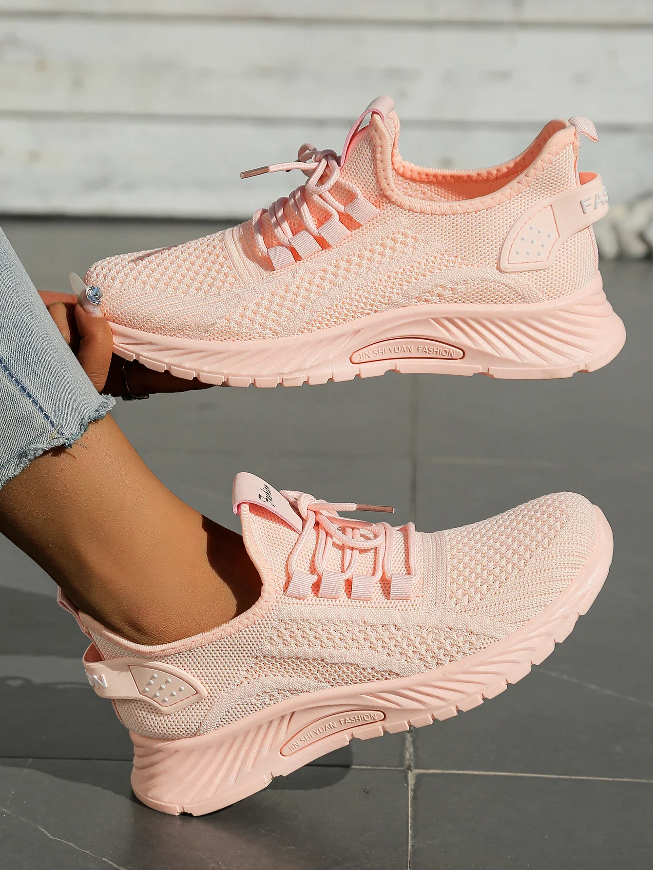 Trendy 2025 fly weaving women's sneakers—lightweight & breathable.+03