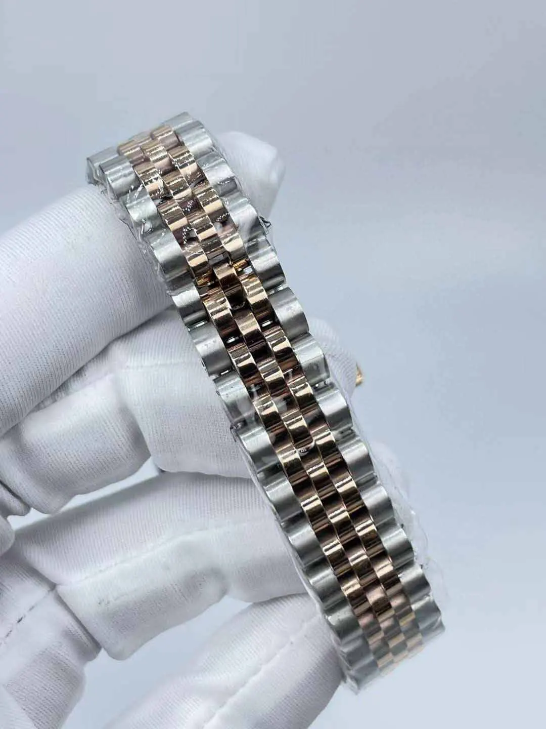 Diamond Flower Waterproof Watch for Women - 31mm, Calendar Window, Precision, and Exquisite