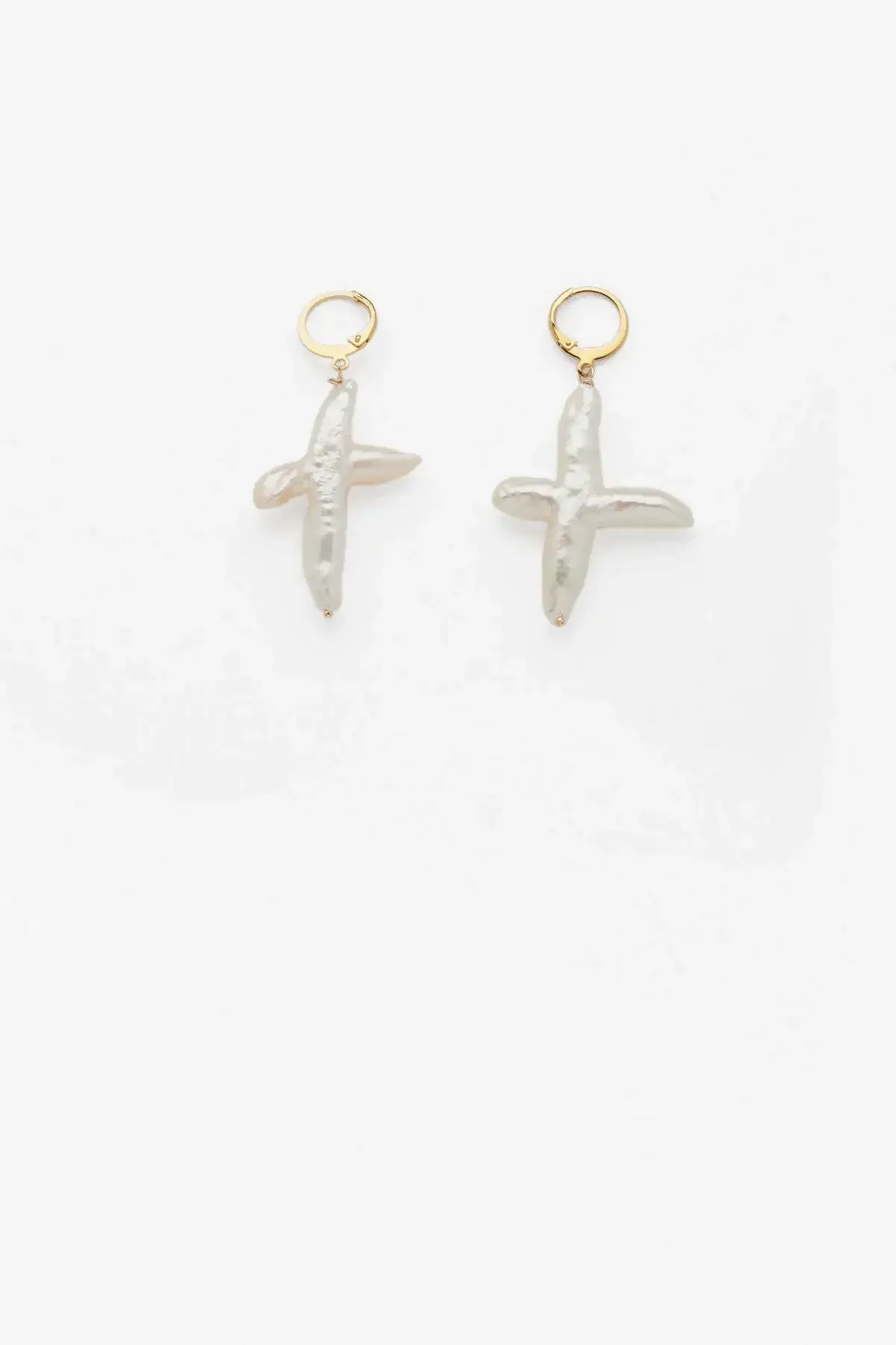 Instagram blogger's natural cross shape freshwater pearl earrings with copper gold-plated design feel 5