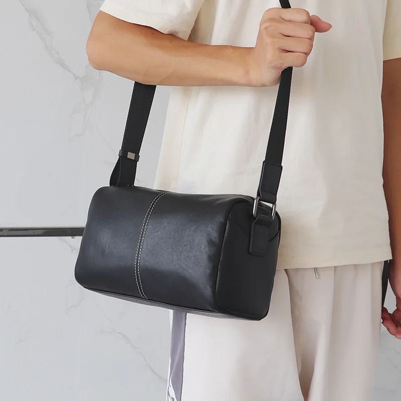 Men's Leather Shoulder Bag Crossbody Bag Plant Tanned Leather Small Body Bag  Simple Casual Pillow Bag Commuting