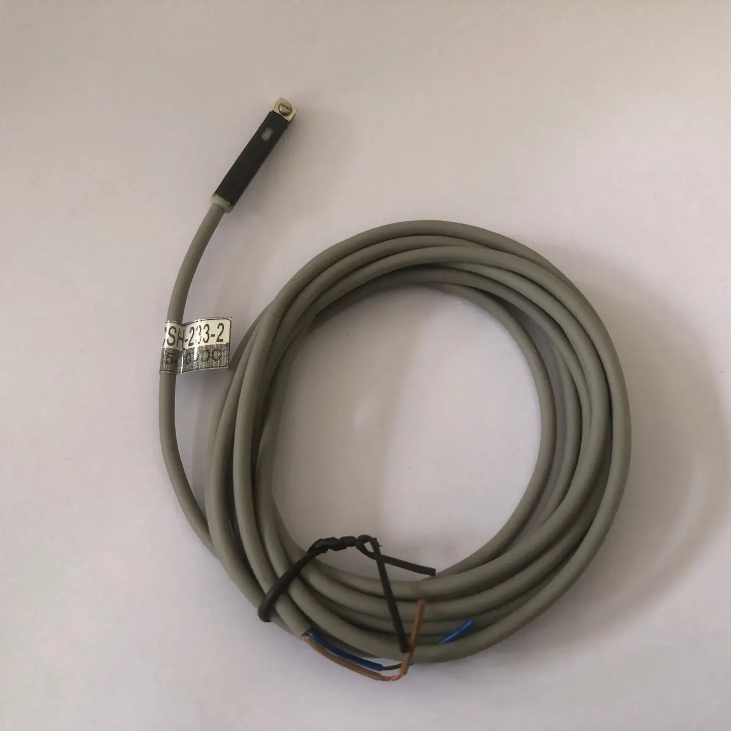 

Магнитный выключатель, стандартное открытие двух проводов