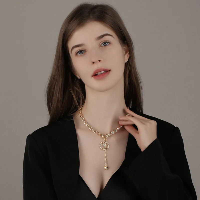 

Love Portrait round Metal Rhinestone-Encrusted Pendant Chain European and American Ins Necklace for Women