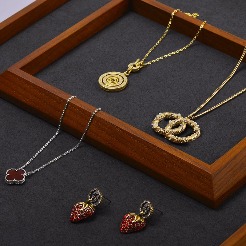 Oirlv Pendant Necklace Gift Box Long Chain Display CaseShowcase