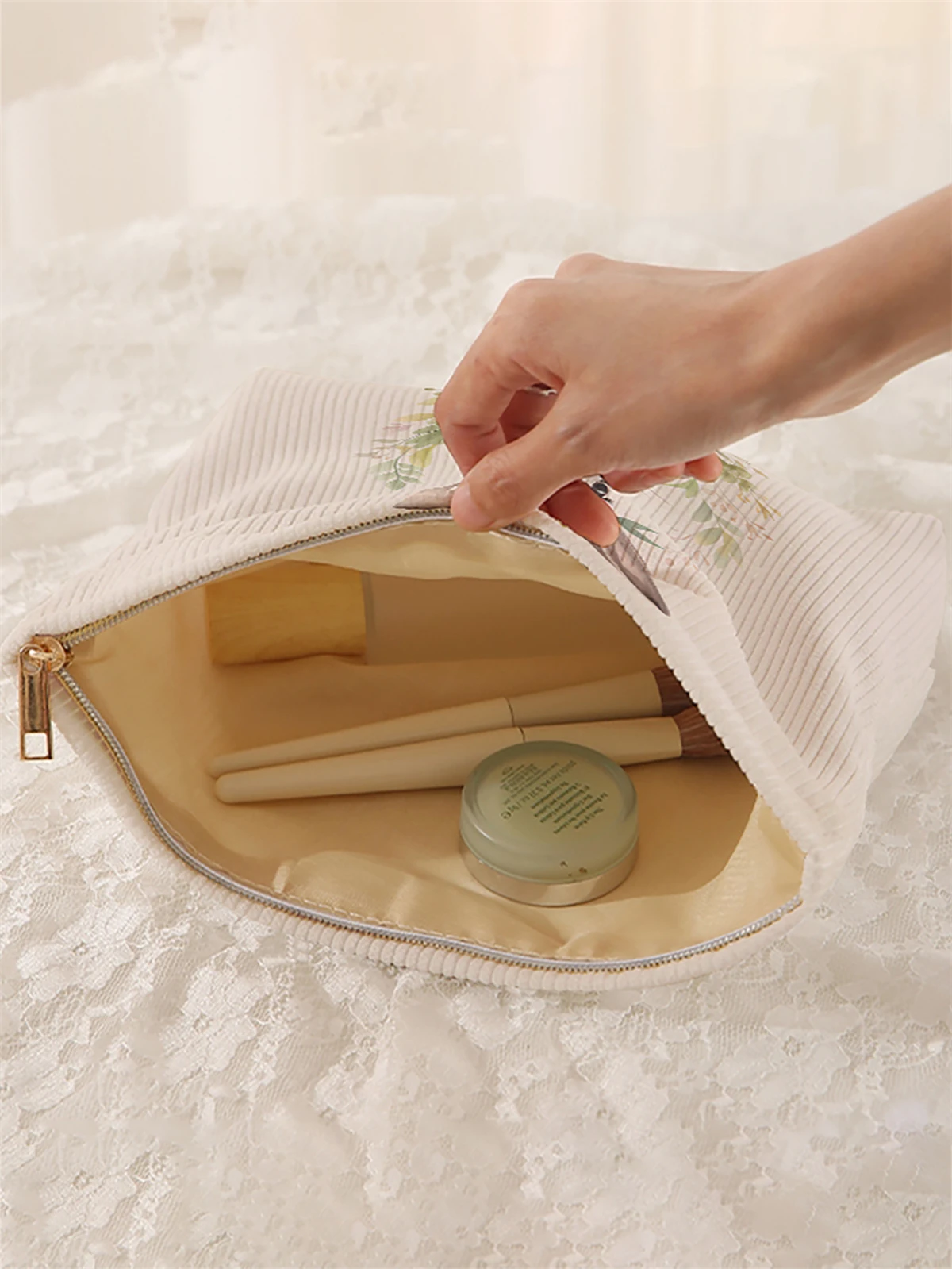 1 rabbit patterned corduroy makeup bag, lightweight zipper makeup storage box, multifunctional bag with lining