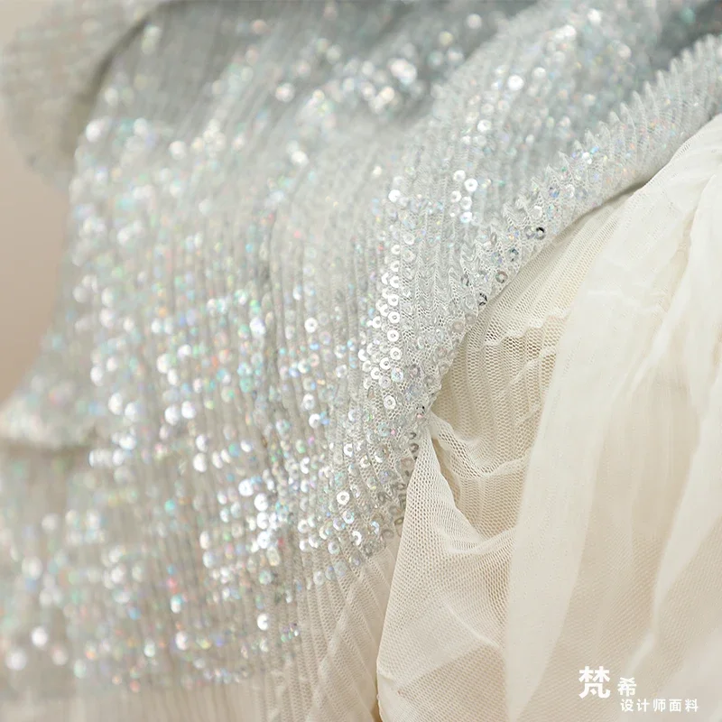 

Немнущиеся лазерные рыбные весы Illusionary, серебряные мелкие блестящие сетчатые бусины, ткань для свадебной одежды, оптовая продажа