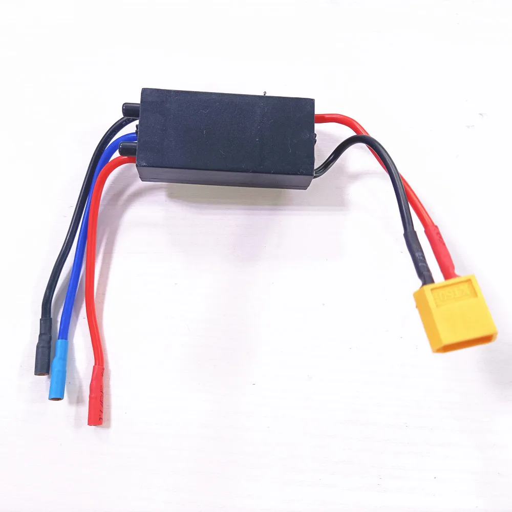 Détail du boîtier du récepteur Volantex PR2228 2 canaux avec ESC 20A intégré pour planeurs RC, marquages et ports visibles.