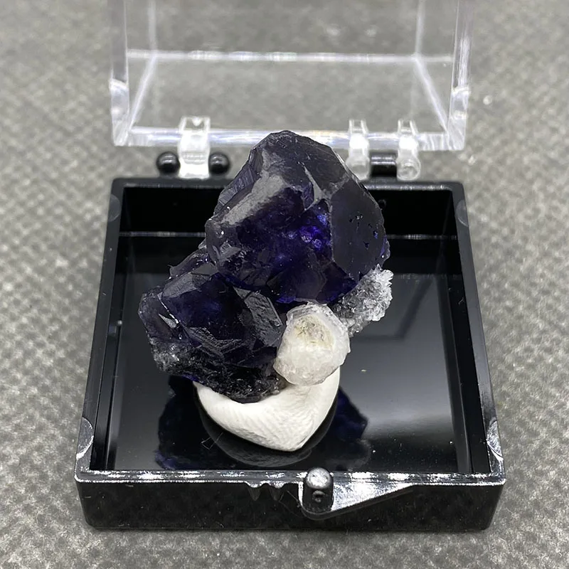 100% Natural Polyhedral Tanzanite blue Purple fluorite cluster mineral specimens Gem level Stones and crystals +Box size：3.5cm fluorite mineral specimens