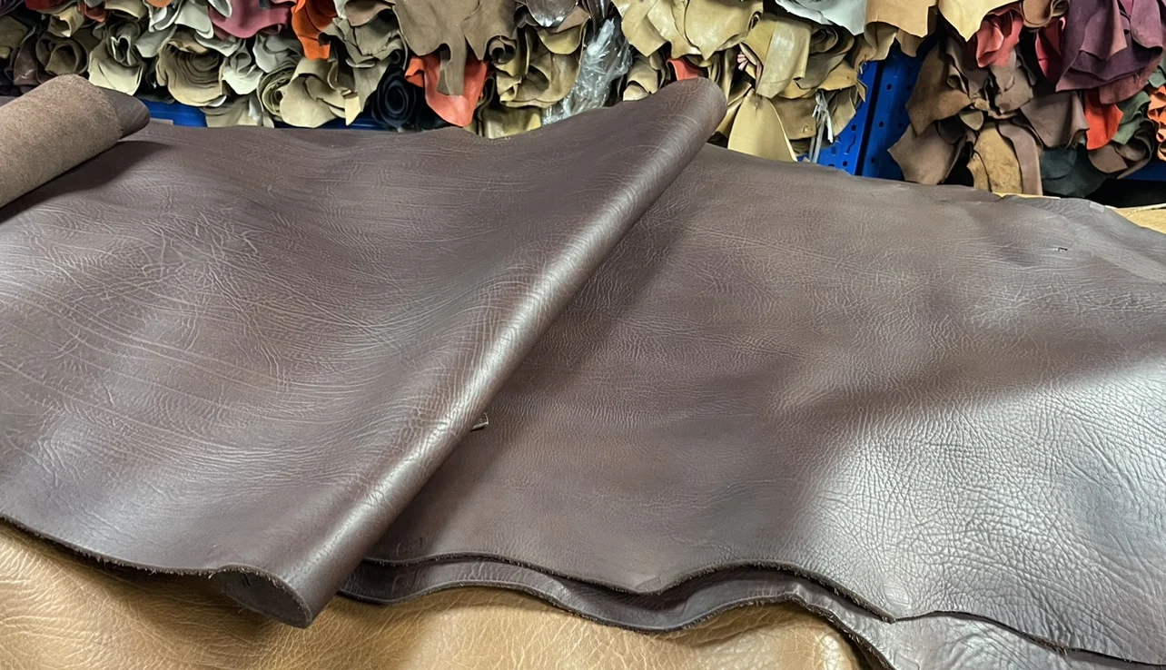 

Испанская красно-коричневая воловья кожа с двумя плечами толщина 2,2-2,5 мм 16-18 футов/лист