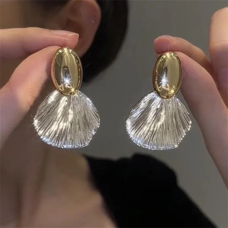 ピアス Big Shell Earring (Silver) 2023 New Vintage Silver Color Metal Big Shell Stud Earrings