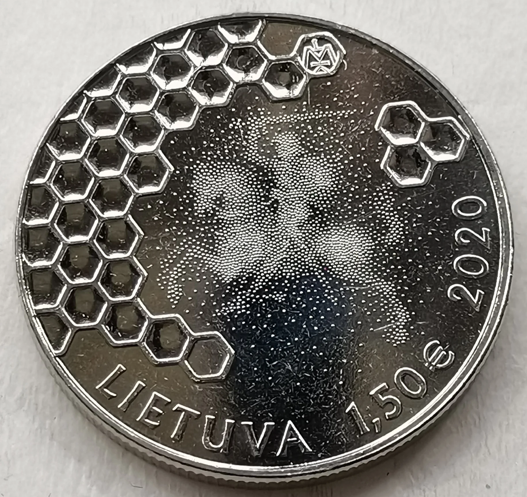 

Republic of Lithuania 2020 Tree Beekeeping 1.5 Euro Commemorative Coin 27.5mm Brand New UNC Copper Nickel Coin