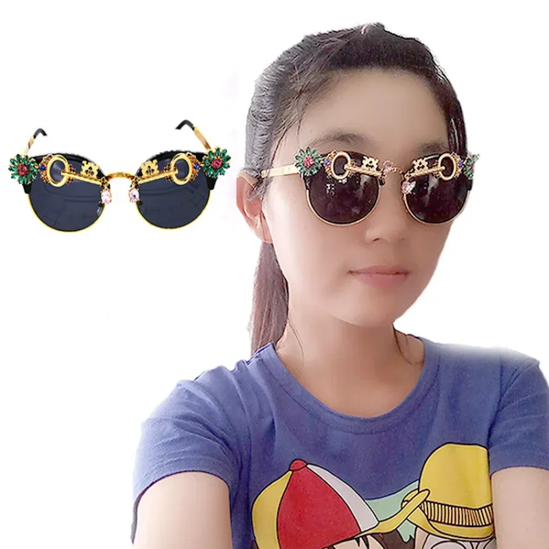 

2019 Crystal Rhinestone Baroque Sun glasses Women Brand Design Summer Luxury Ladies Sunglasses for Summer Oculos De Sol Feminino