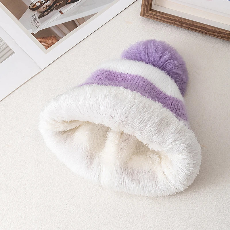 New Style Snow Label Beanie Hat Color Blocked Style Plush Fur Lined Pompoms Warm Winter Hat Fashion Y2k Beanie For Woman Girl