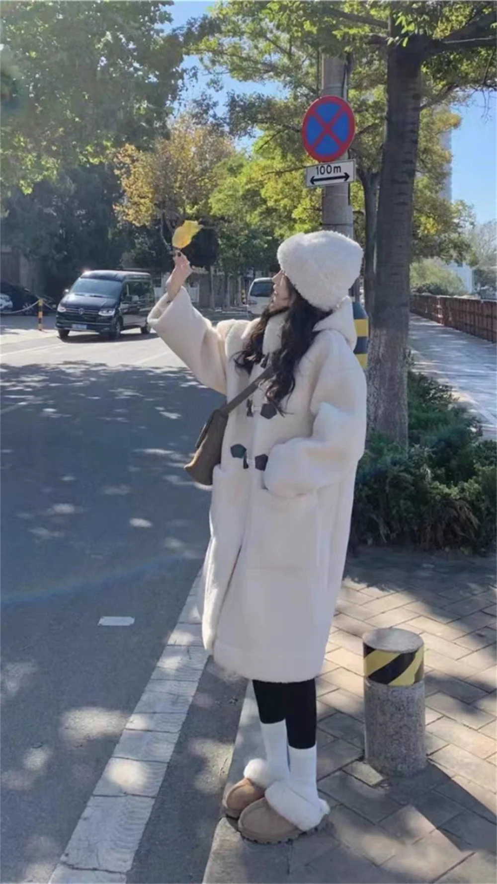 Soft and Glutinous Lamb Hair Cow Horn Button Coat for Women's Winter Mid length Thickened and Warm Imitation Fur Integrated Coat