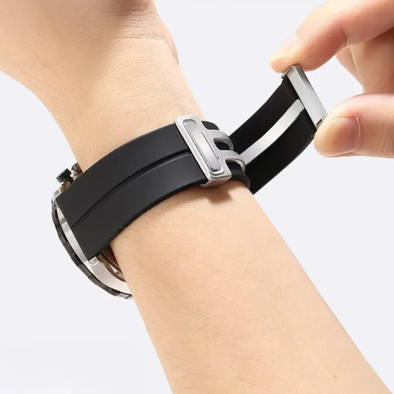 Magnetic Buckle Sports Silicone Watch Strap - 22mm