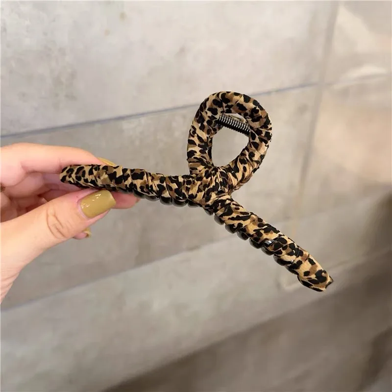 1PCLeopard Print Hair Claw Clip, Large Non-Slip Hair Jaw Clip,Retro-Style Strong Hold Hair Accessory For Women, Trendy Hair Grip