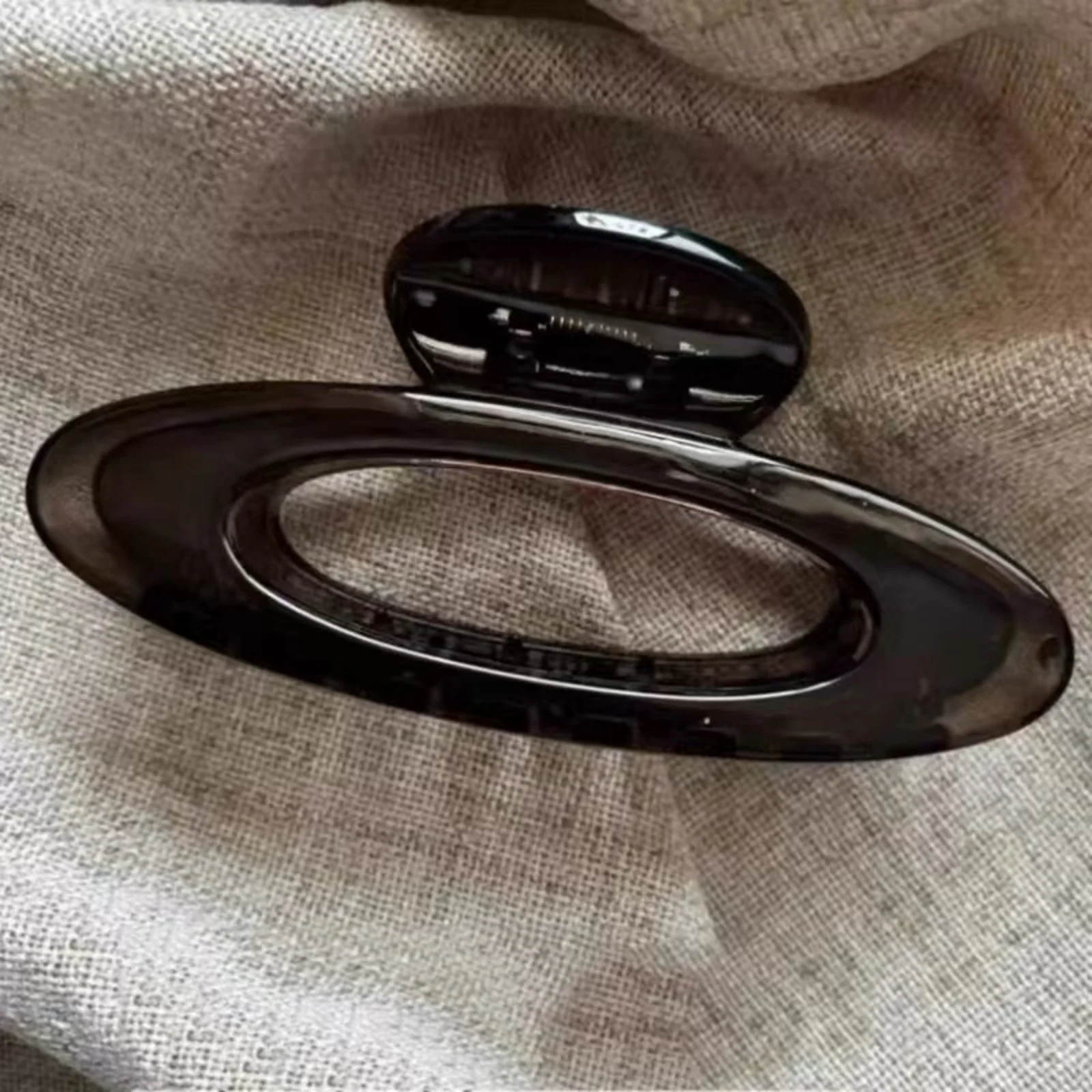 1 Pc Fashion Hair Claw Set: Triangle Polka Dot & Oval Shaped Clips, Stylish Acrylic Hair Accessories for Women