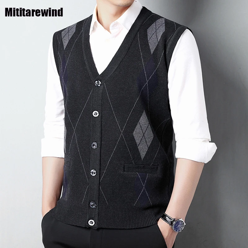 

Autumn Winter Classic Mens Sweater Vest Business Causal Knitted Vest V-neck Argyle Sleeveless Cardigan Middle-Aged Men Clothes