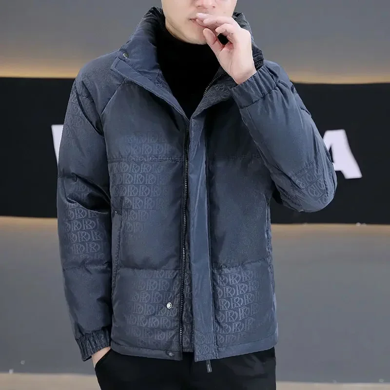 

Male Fashion Stand-up Collar Down Jacket Men Loose Thicken Warm Short Winter Trend Coat Large Size Casual Versatile Outerwear
